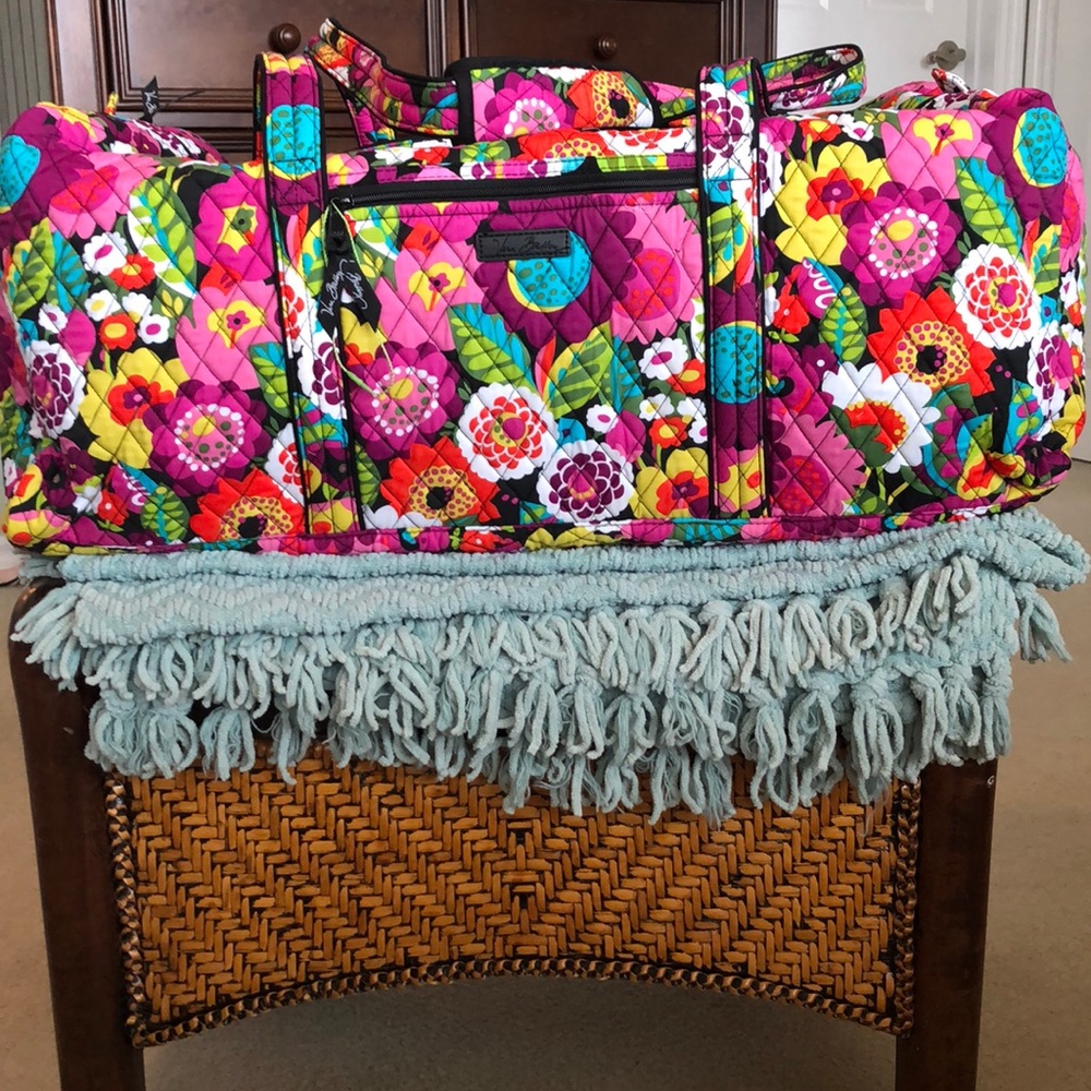 Vera Bradley Quilted Floral Duffle 🌸🌼🌻🌺NWOT